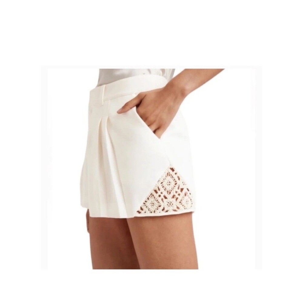 Cinq à Sept Corinna Crochet Lace Inset Shorts in Light Plaster Size 6